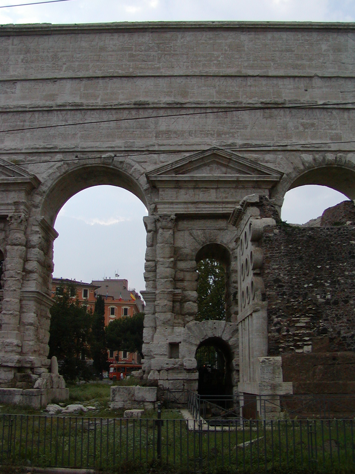 Piazza di Porta Maggiore - 2002-08-31-181941