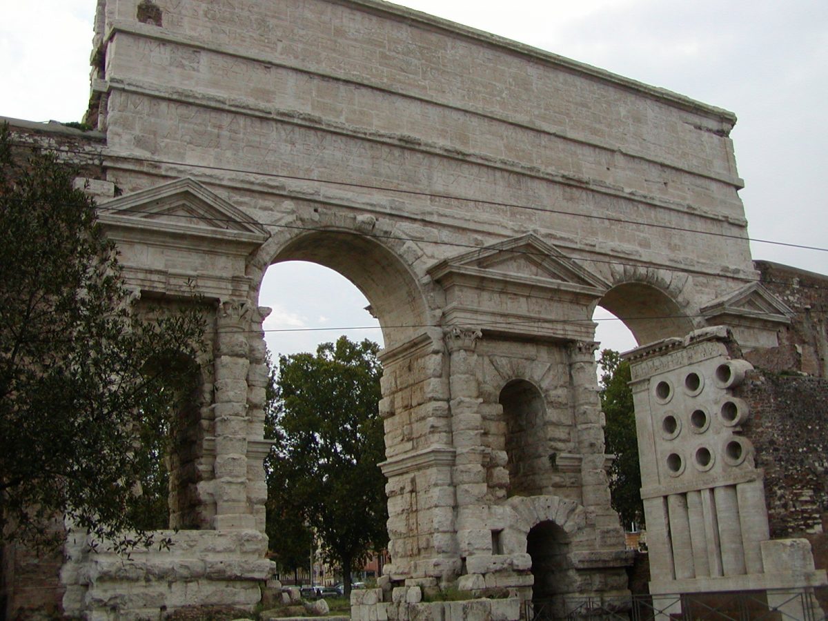 Piazza di Porta Maggiore - 2002-08-31-182014