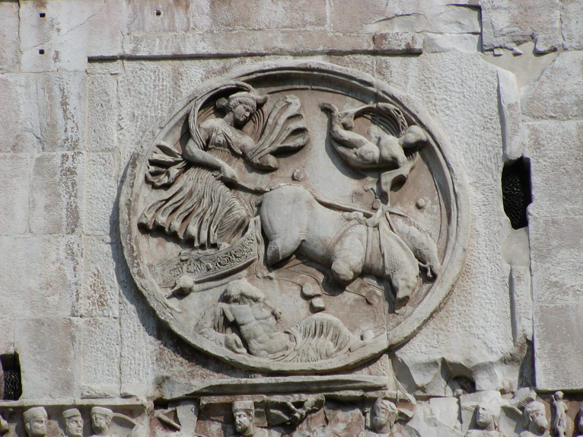 Arch of Constantine - Roundel showing the moon godess Luna on a biga