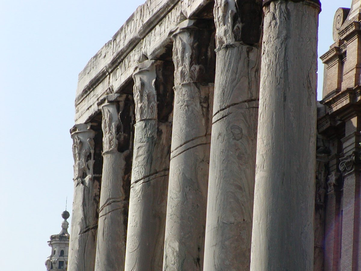 Grooves in the columns of the Temple of Antoninus and Faustina