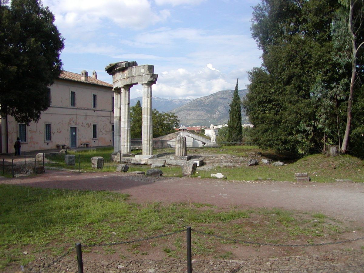 Hadrian's Villa - 2002-09-08-160022