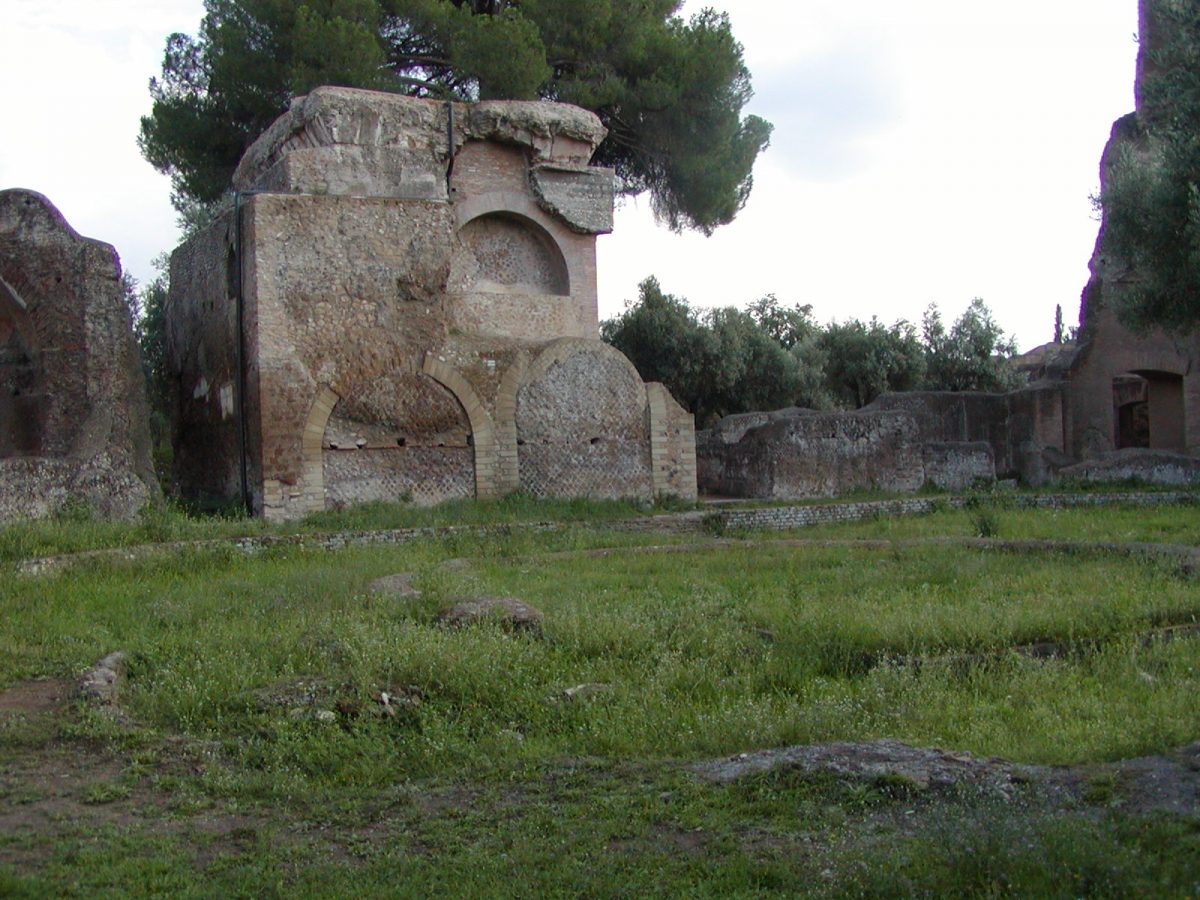Hadrian's Villa - 2002-09-08-165148
