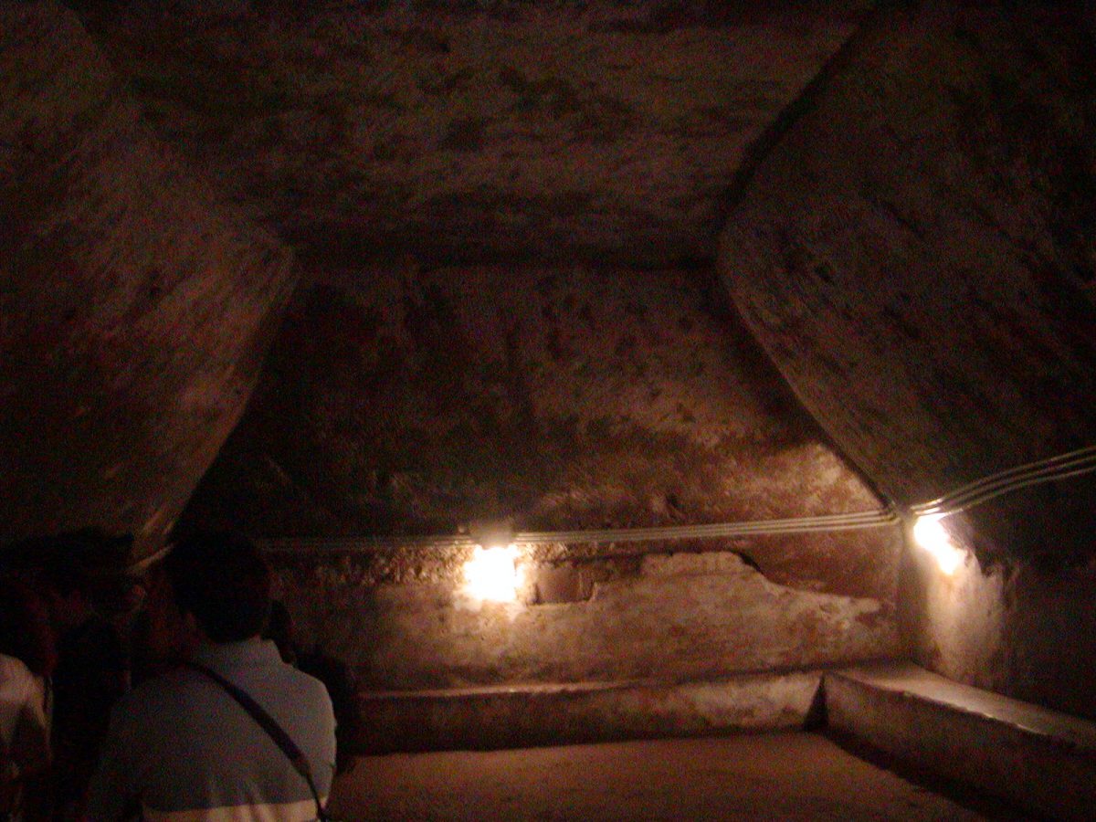 Subterranean Naples - 2002-09-13-163405