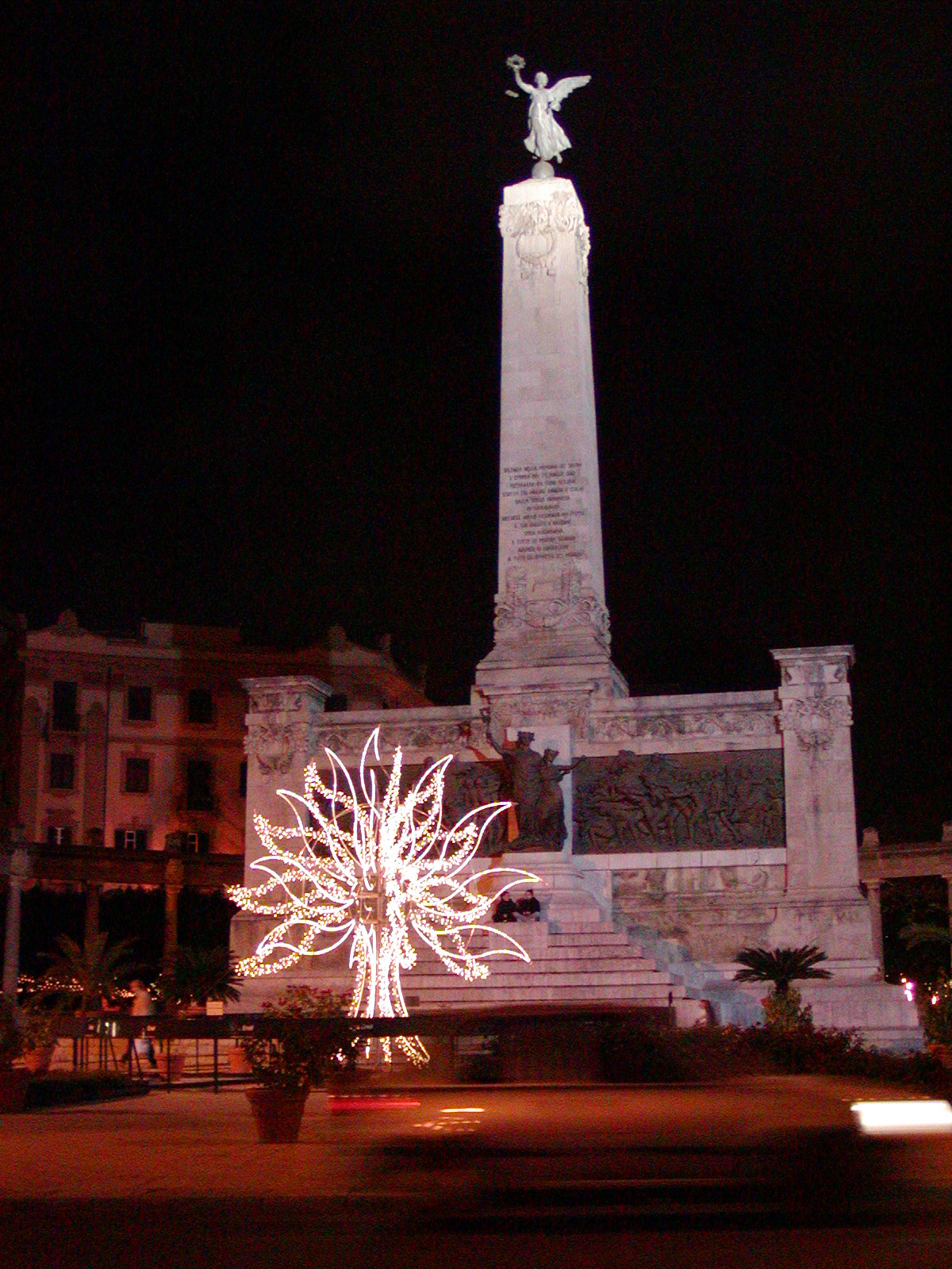 Piazza della Vittoria - 2003-12-22-192103